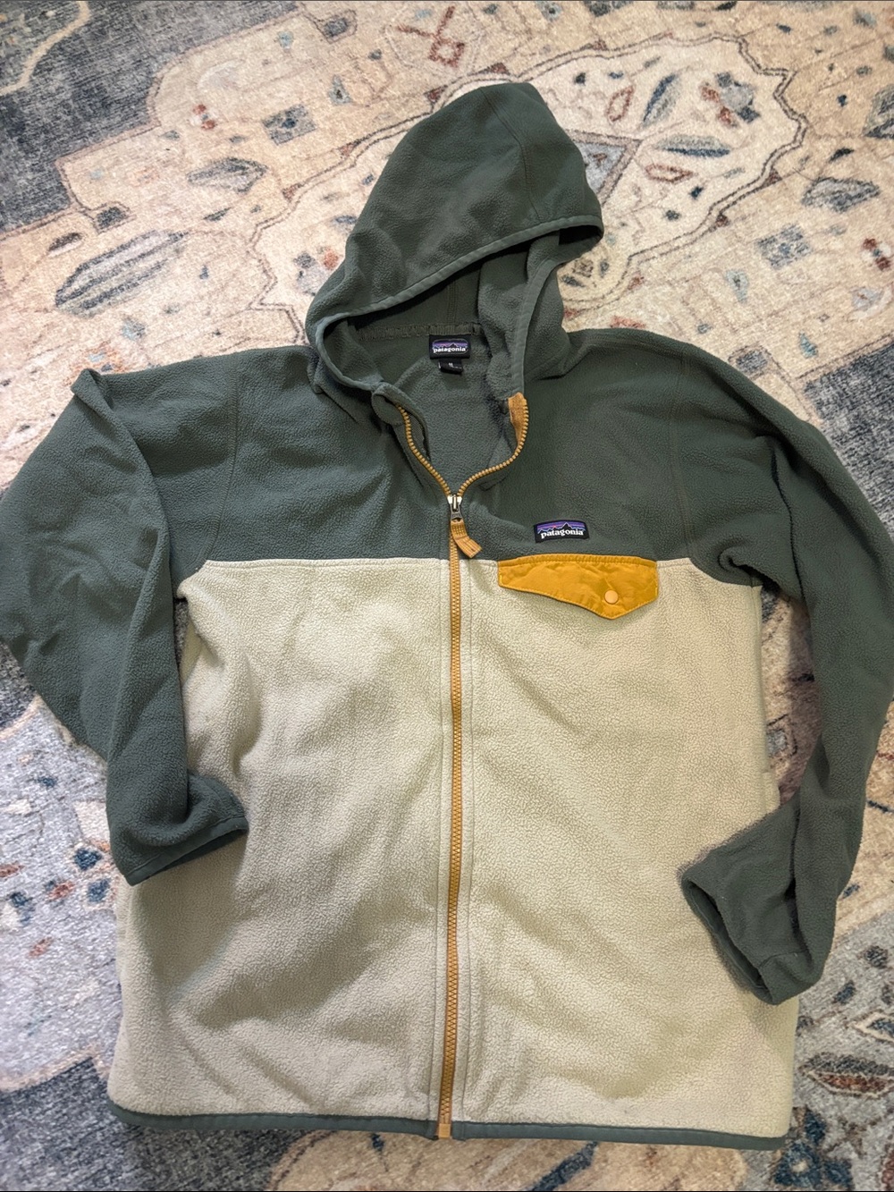 Patagonia kids Two-Tone Green and Tan Full-Zip Hooded Fleece, size 10